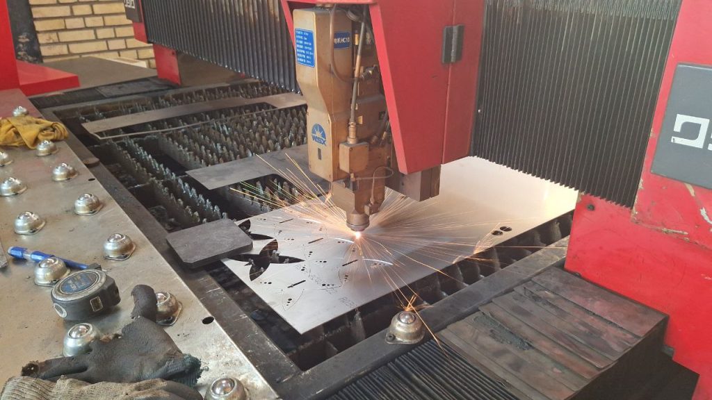 مدل سازی قطعات فلزی با دستگاه CNC