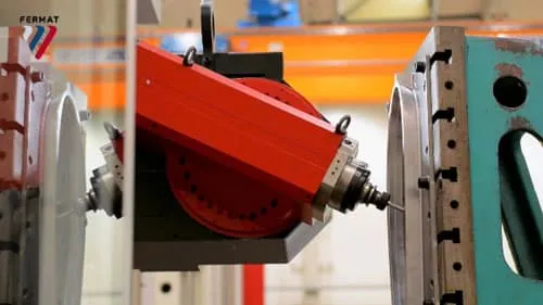 دستگاه CNC سه محوره و پنج محوره